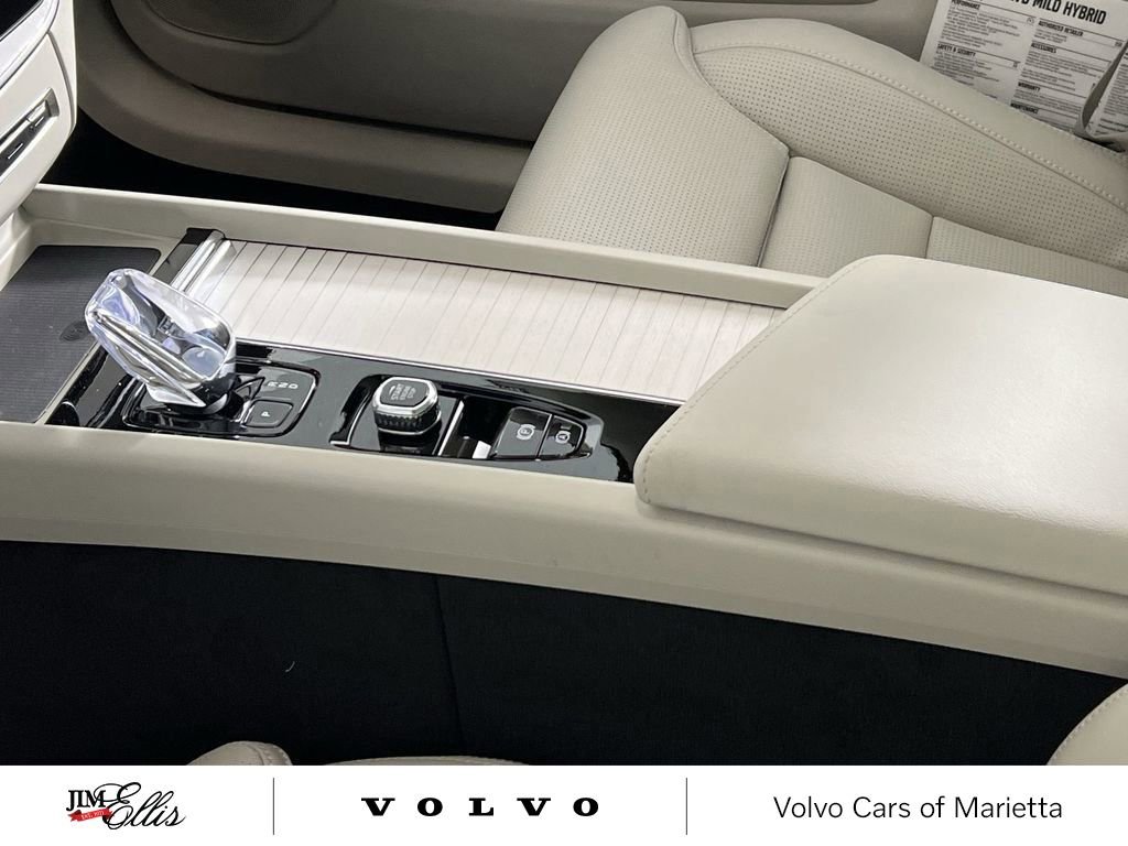 Used 2026 Volvo XC60 B5 Ultra w/ Protection Package Premier image 21