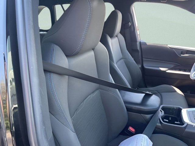 Used 2022 Toyota RAV4 SE image 8