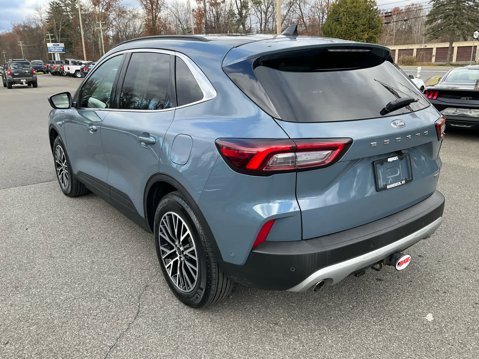 Used 2023 Ford Escape SE w/ PHEV Premium Package image 6