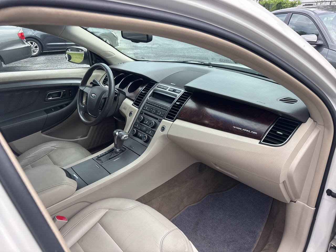 Used 2011 Ford Taurus SEL w/ 202A Rapid Spec Order Code FWD image 16