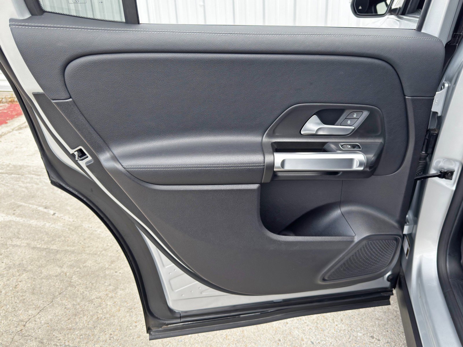 Used 2021 Mercedes-Benz GLB 250 4MATIC w/ Premium Package image 42