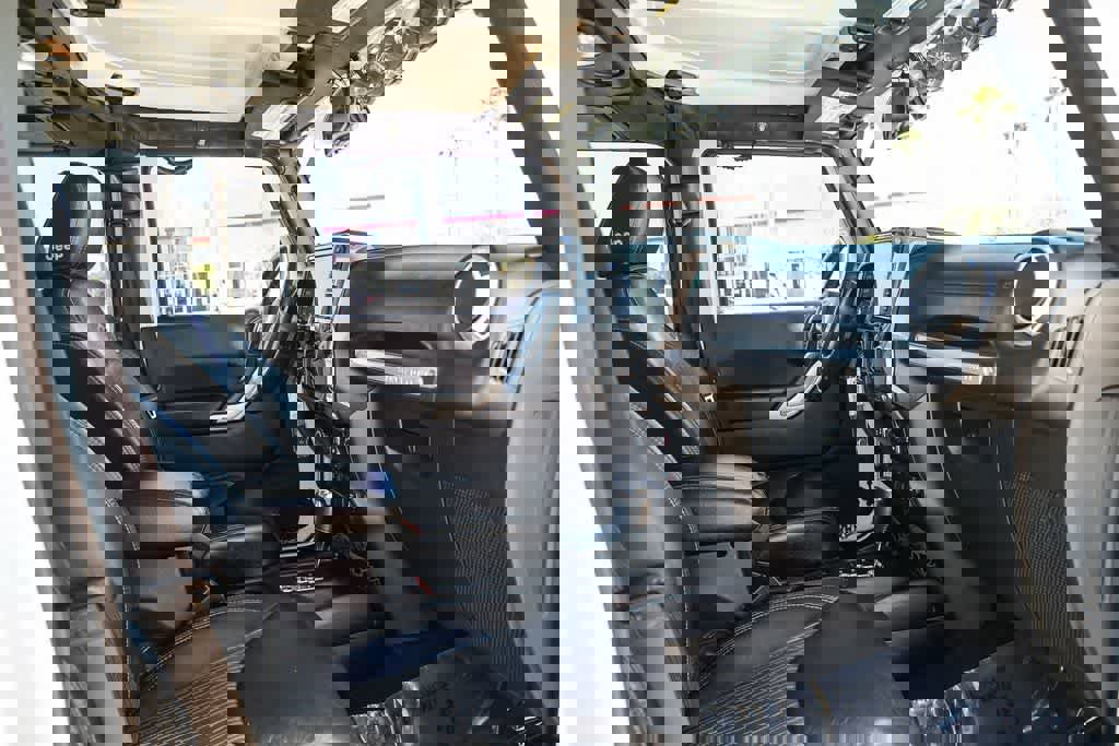 Used 2015 Jeep Wrangler Freedom Edition image 18