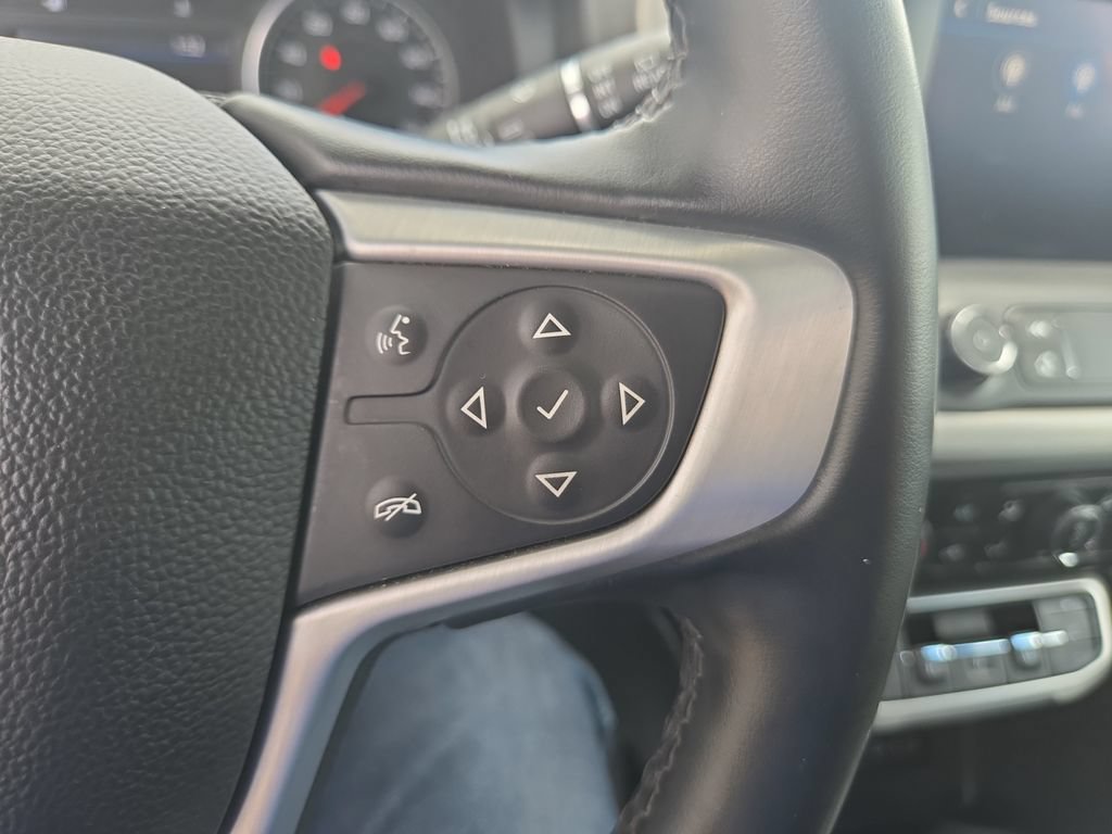 Used 2023 GMC Acadia SLT FWD image 32