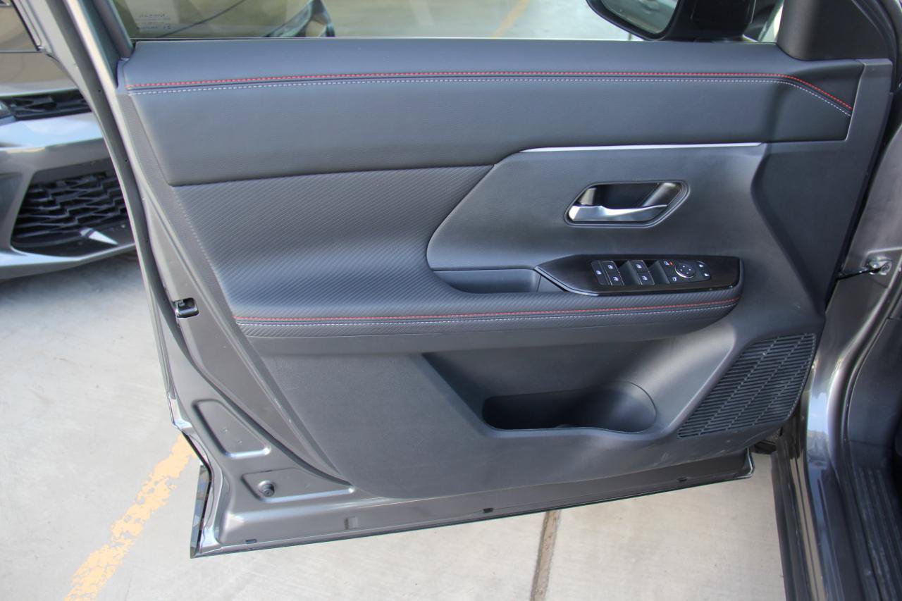 Used 2026 Nissan Kicks SR FWD image 22