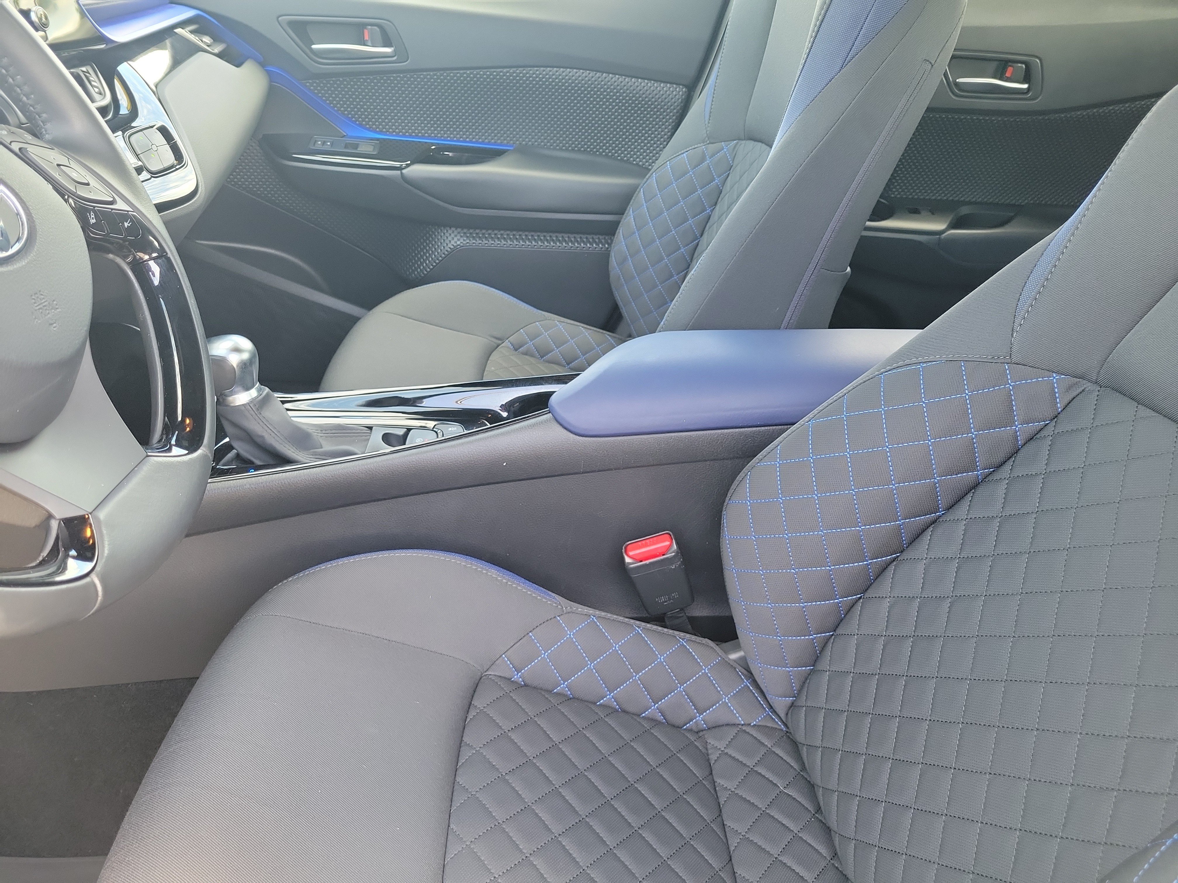 Used 2021 Toyota C-HR XLE FWD image 19