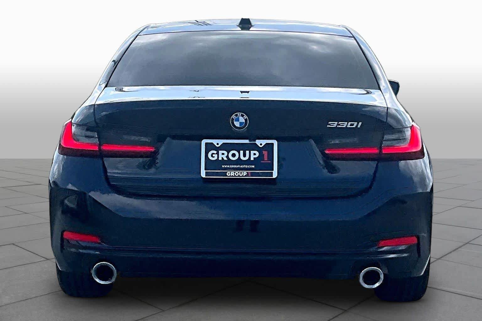 Used 2024 BMW 330i Sedan w/ Convenience Package RWD image 4