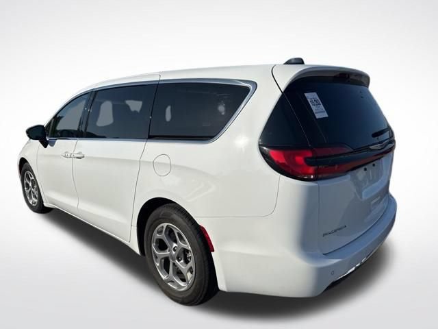 Used 2024 Chrysler Pacifica Limited FWD video 3