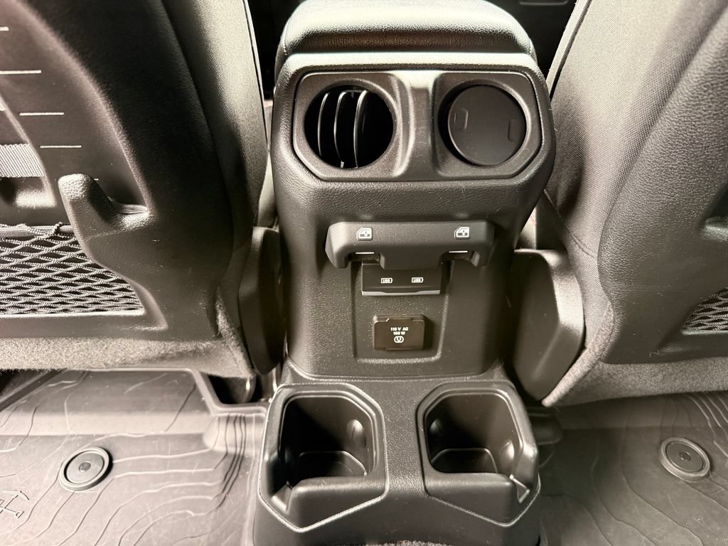 Used 2023 Jeep Wrangler Unlimited Rubicon w/ LED Lighting Group AWD/4WD image 29