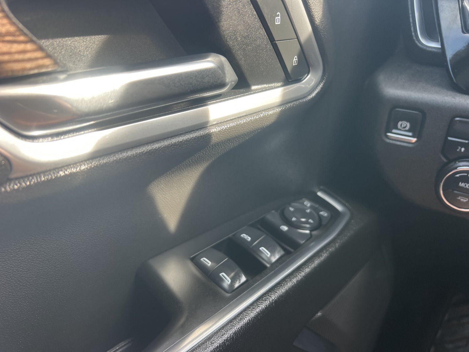 Used 2025 Chevrolet Silverado 1500 LT AWD/4WD image 31