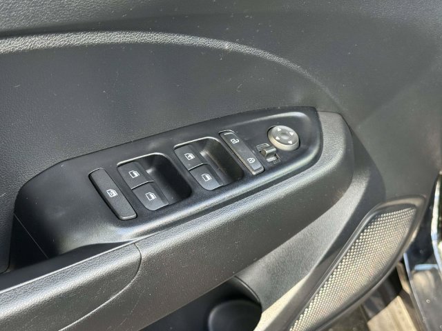 Used 2023 Hyundai Venue SE w/ Cargo Package FWD image 9