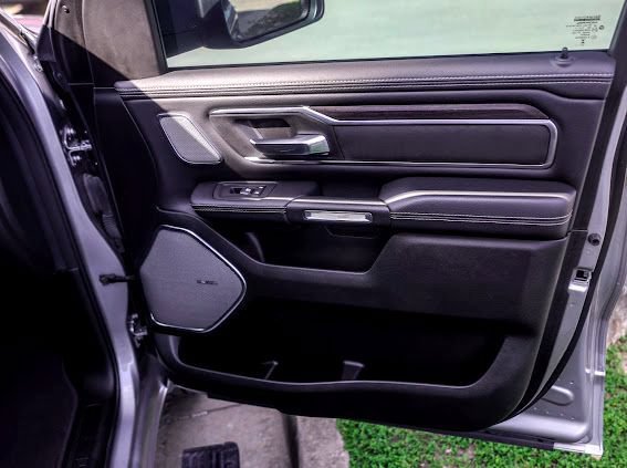 Used 2025 RAM 1500 Laramie AWD/4WD image 32