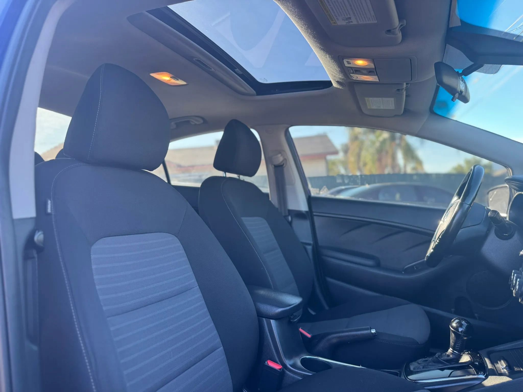 Used 2018 Kia Forte S w/ S Technology Plus Package FWD image 17