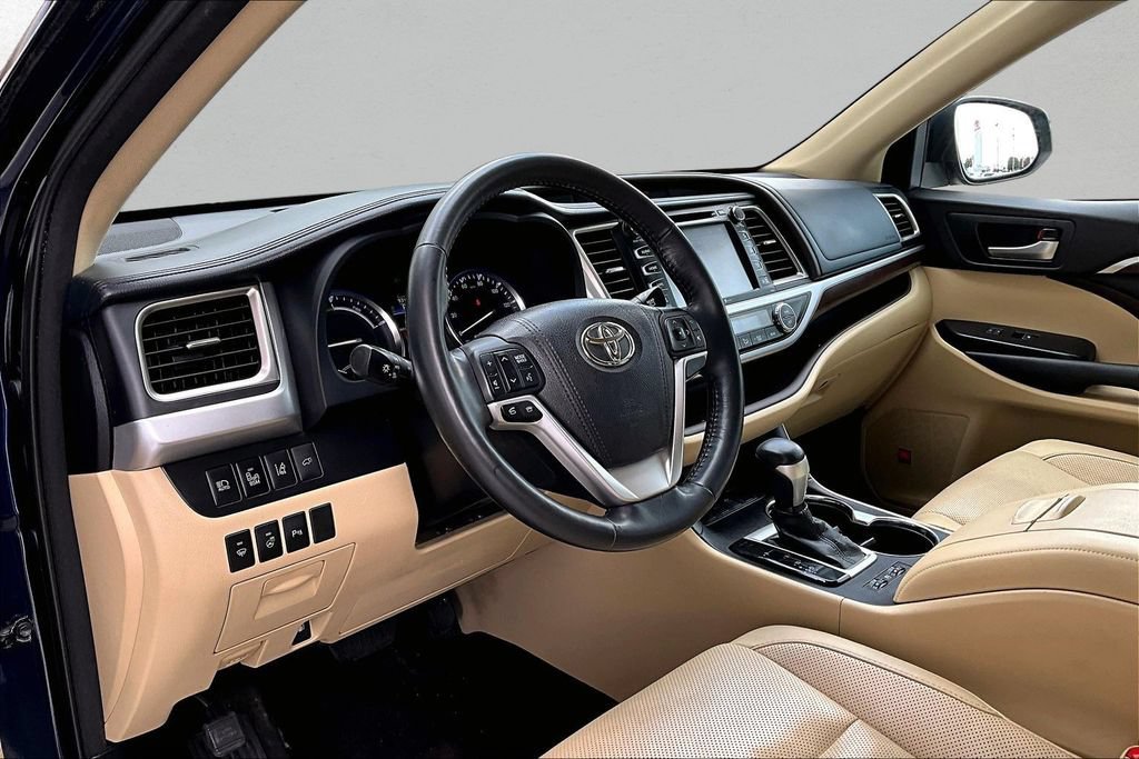 Used 2015 Toyota Highlander Limited Platinum AWD/4WD image 17