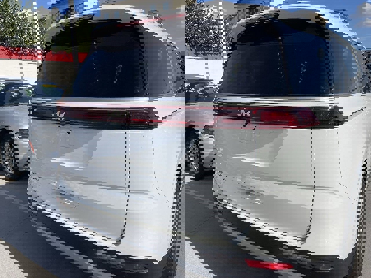 Used 2022 Kia Carnival LX w/ Paint Protection Package image 4