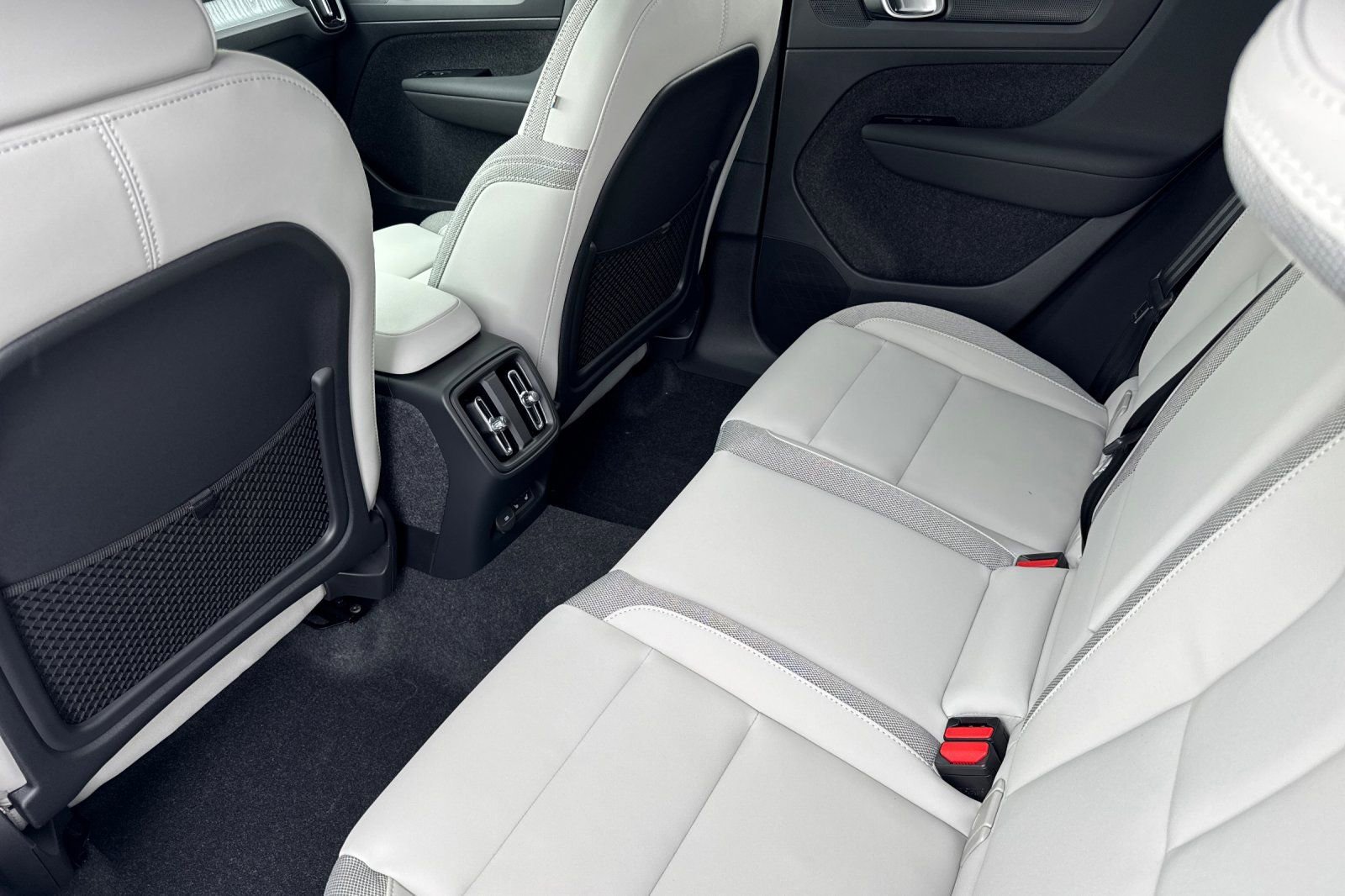 New 2026 Volvo EX40 Plus w/ Climate Package image 4