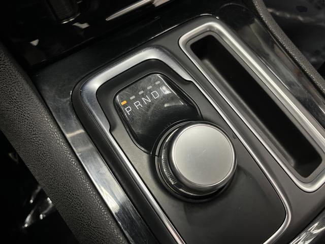 Used 2023 Chrysler 300 Touring w/ Sport Appearance Package image 18