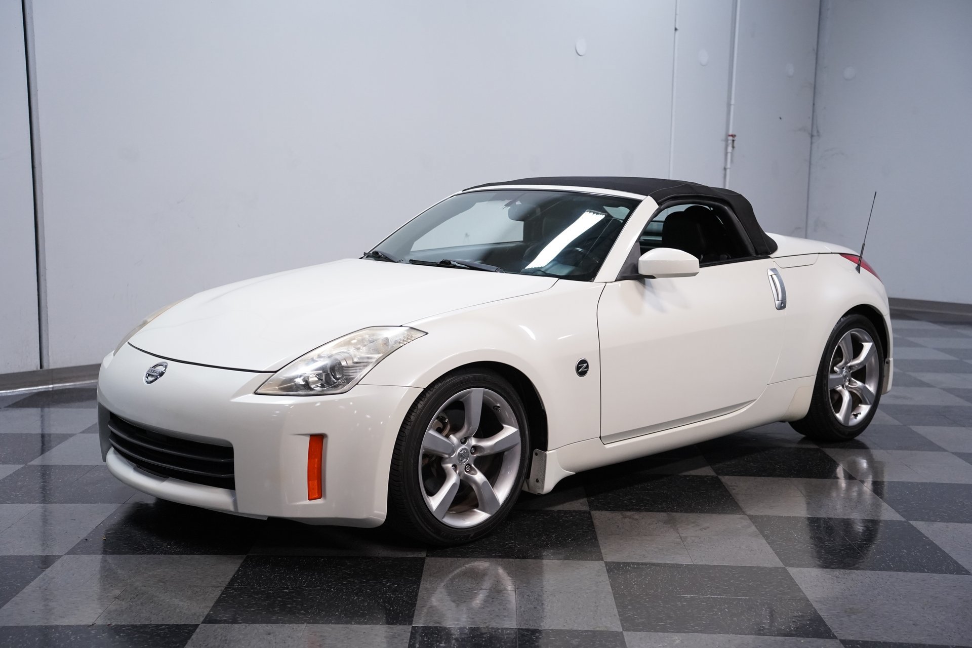 Used 2007 Nissan 350Z Touring RWD image 6