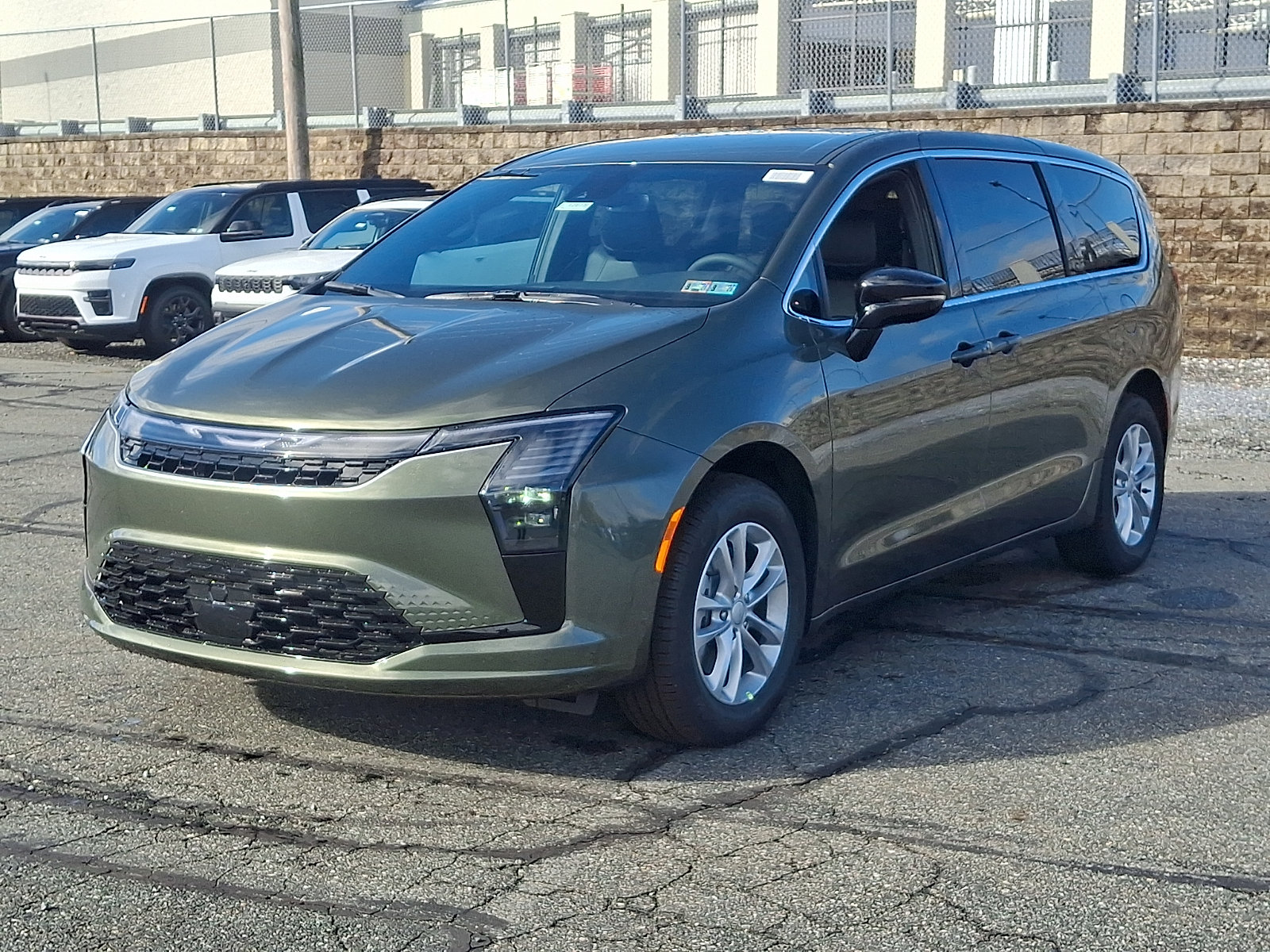New 2027 Chrysler Pacifica Select AWD/4WD image 2
