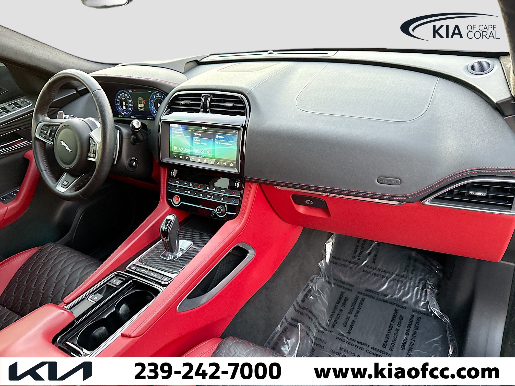 Used 2020 Jaguar F-PACE SVR image 14