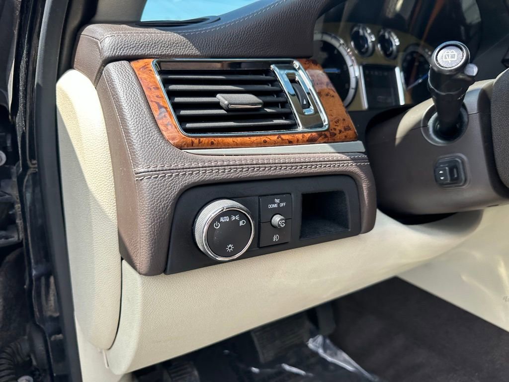 Used 2014 Cadillac Escalade ESV Platinum AWD/4WD image 17