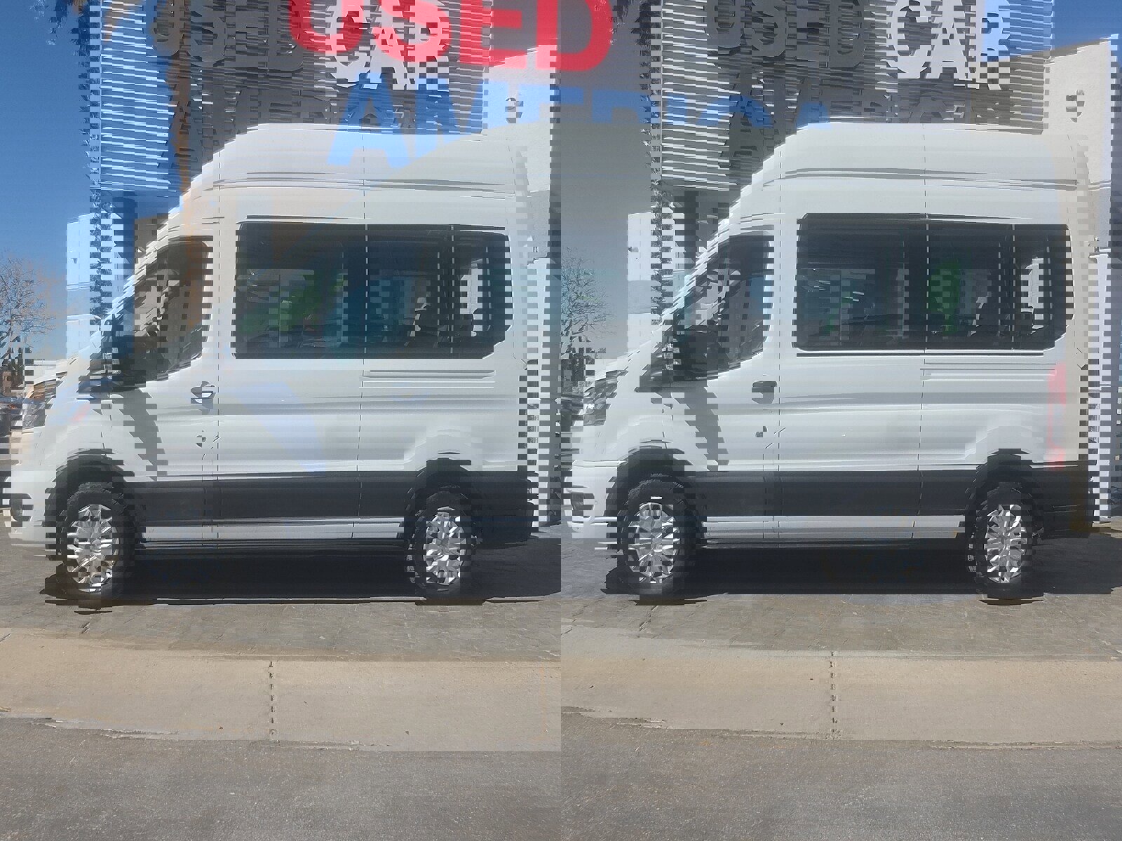 Used 2023 Ford Transit 350 XLT image 3