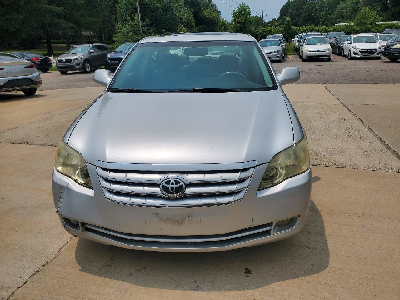Used 2005 Toyota Avalon XLS FWD image 2