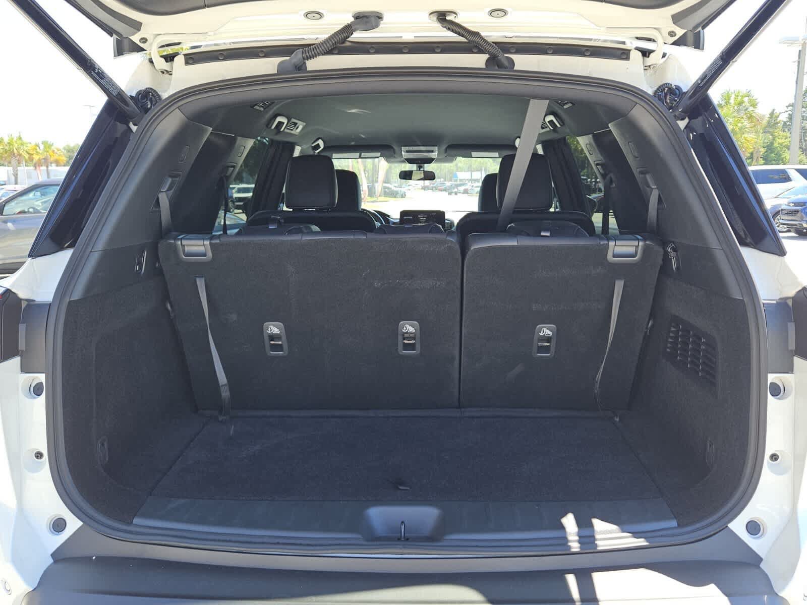 Used 2025 Nissan Pathfinder Rock Creek AWD/4WD image 6