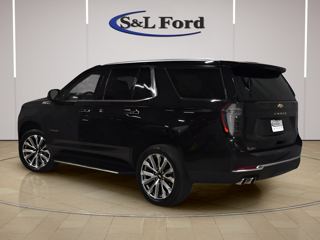 Used 2025 Chevrolet Tahoe High Country AWD/4WD image 2