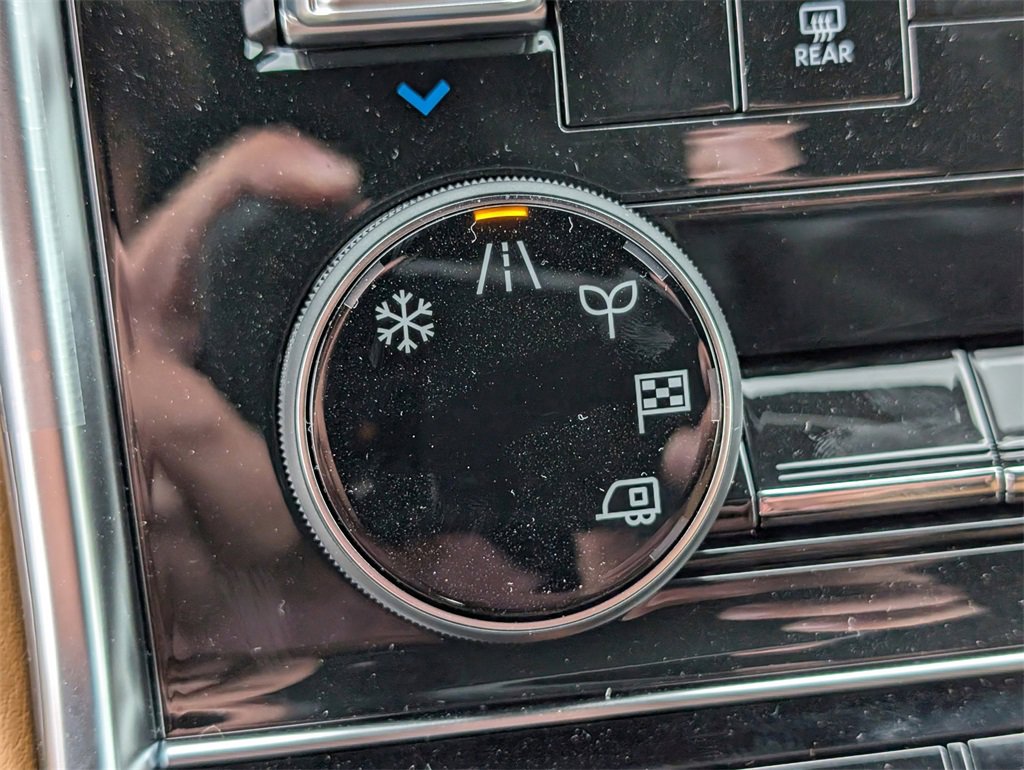 New 2025 Nissan Armada SL image 32