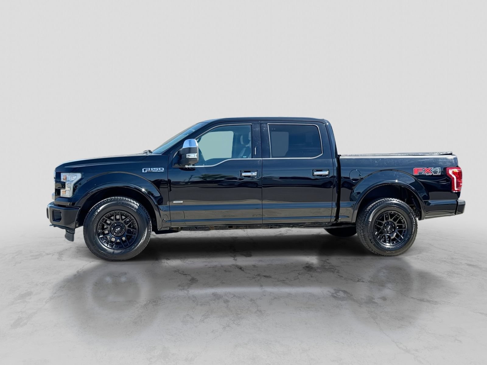 Used 2017 Ford F150 Platinum w/ Equipment Group 701A Luxury AWD/4WD image 3