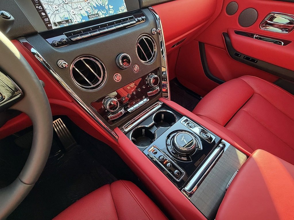 Used 2024 Rolls-Royce Cullinan Base image 15