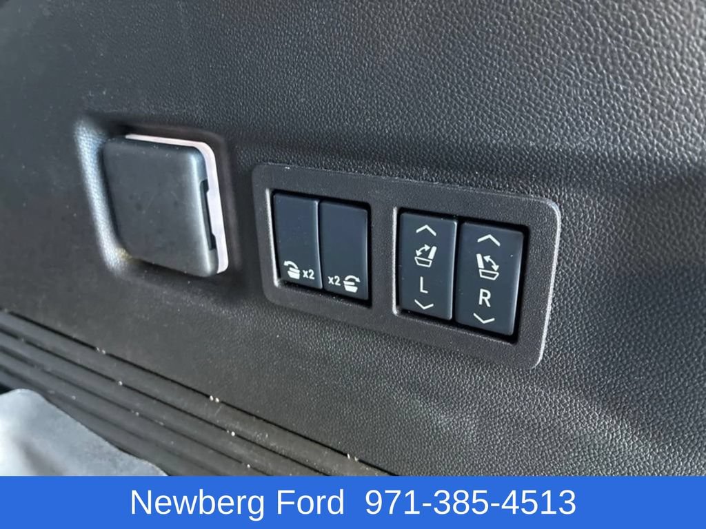 Used 2025 GMC Yukon XL AT4 Ultimate w/ LPO, AT4 Appearance Package AWD/4WD image 40