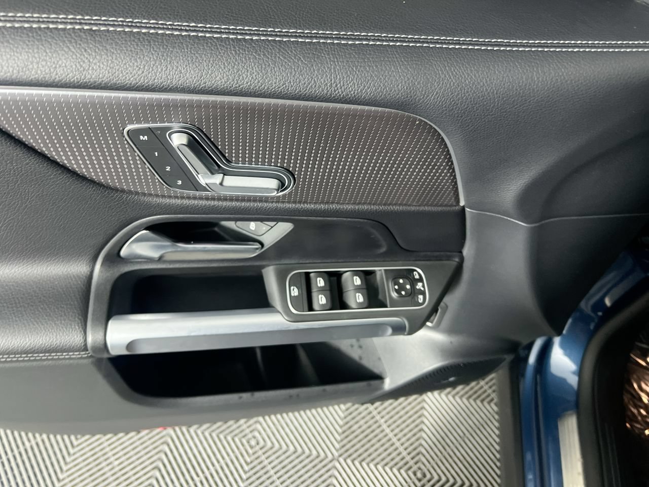Used 2023 Mercedes-Benz GLB 250 image 10