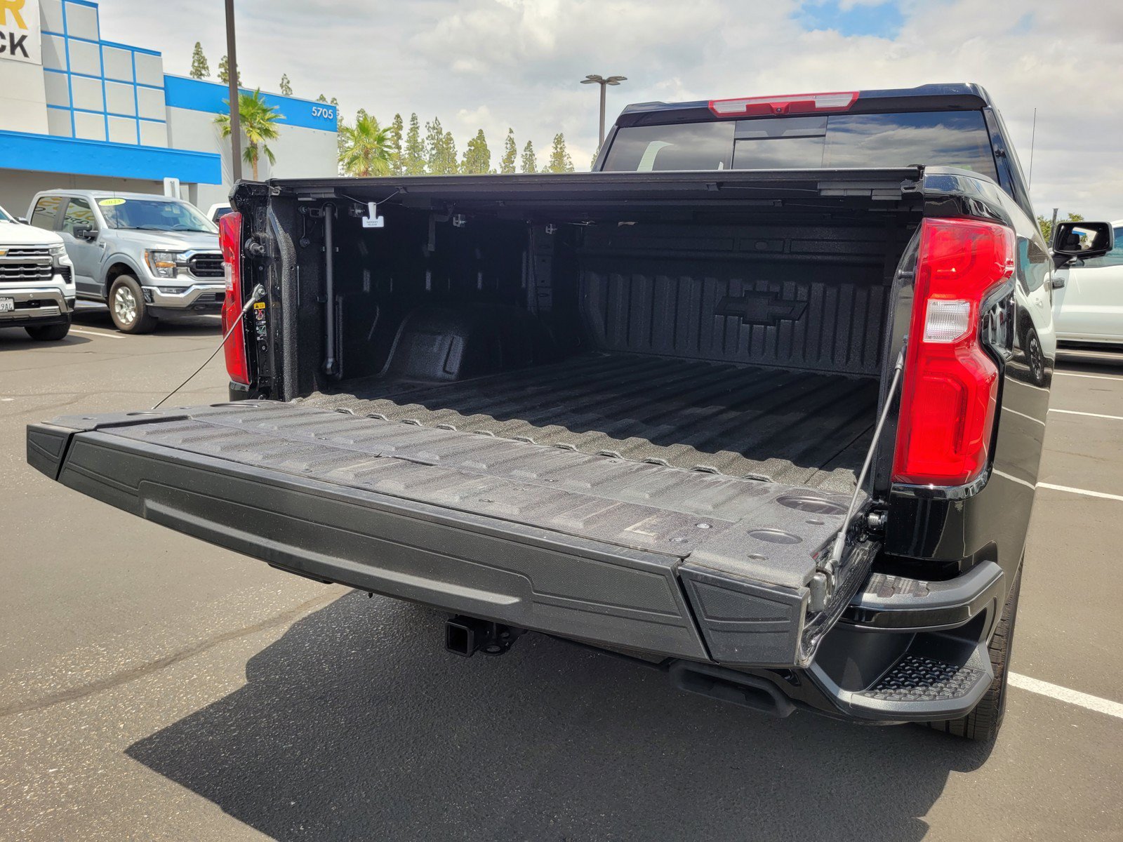 Used 2025 Chevrolet Silverado 1500 High Country w/ Midnight Edition AWD/4WD image 28