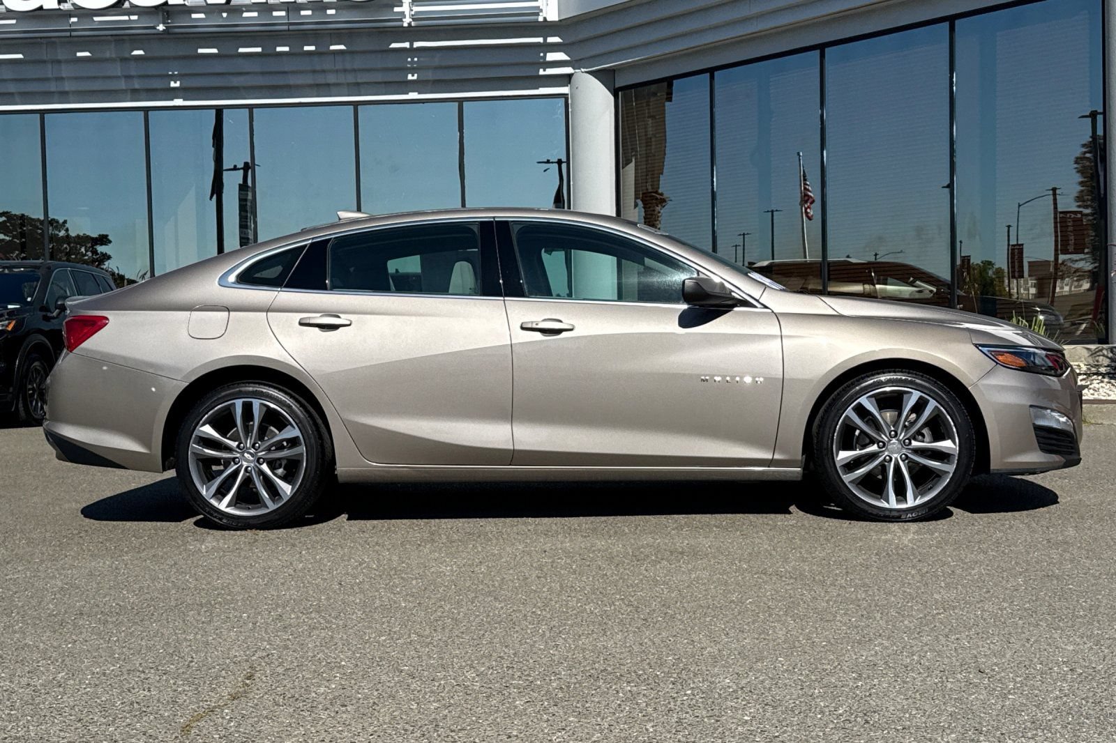 Used 2023 Chevrolet Malibu LT FWD image 3