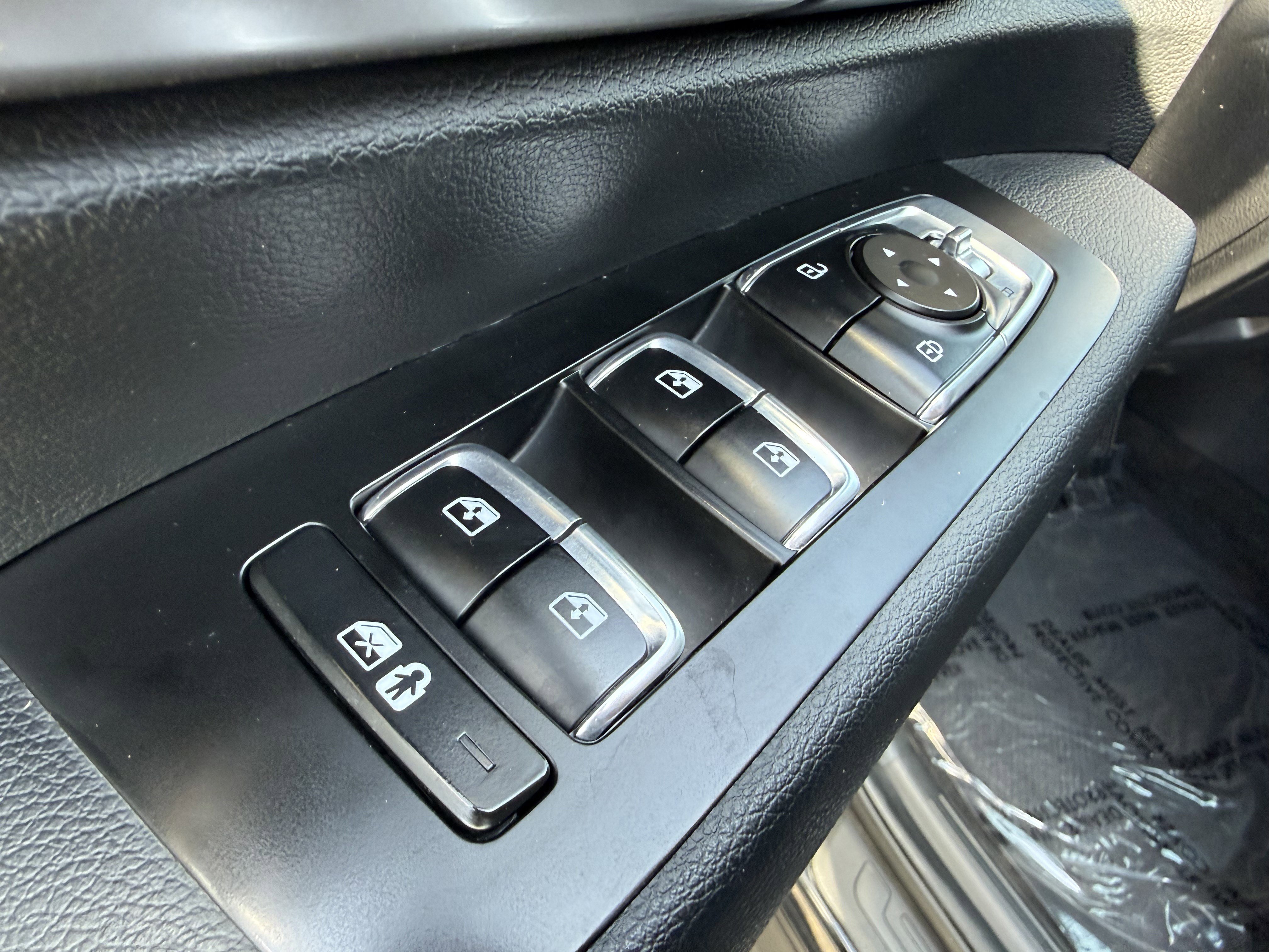 Certified 2025 Kia Telluride LX image 13