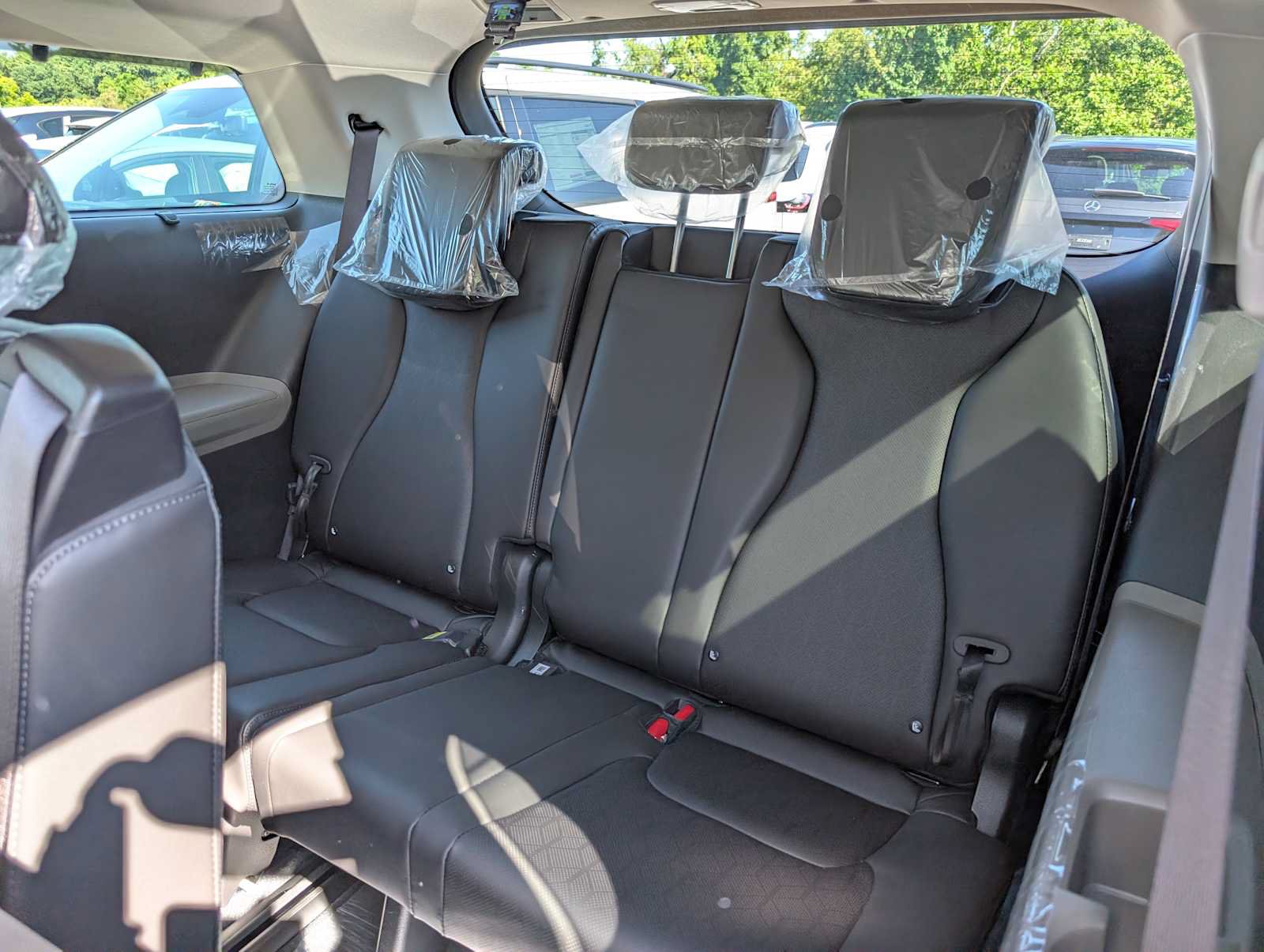 New 2027 Kia Carnival EX FWD image 18