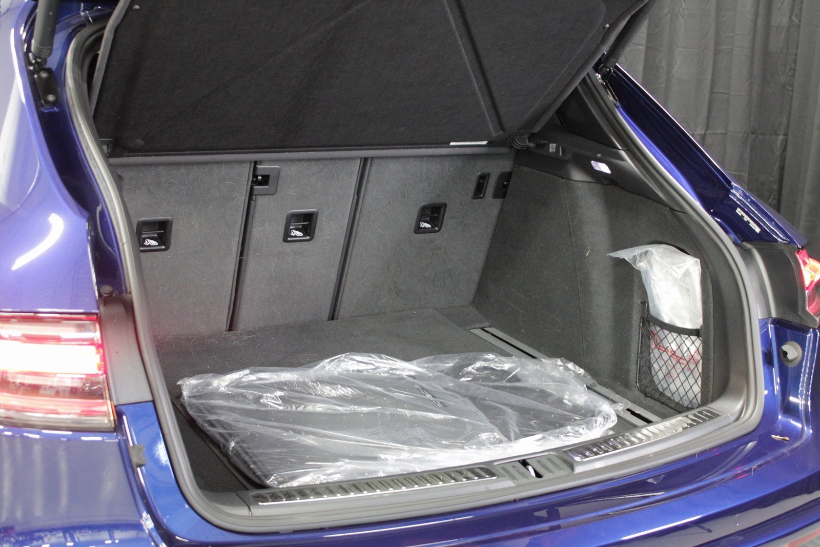 Certified 2025 Porsche Macan image 17