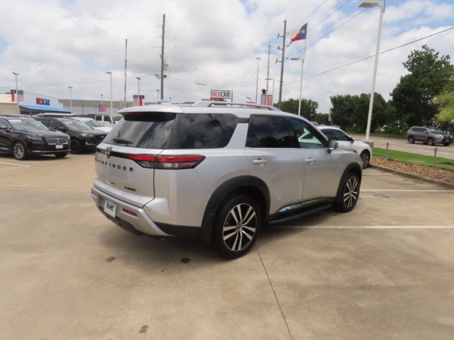 Used 2024 Nissan Pathfinder Platinum w/ Lighting Package (N93) FWD image 9