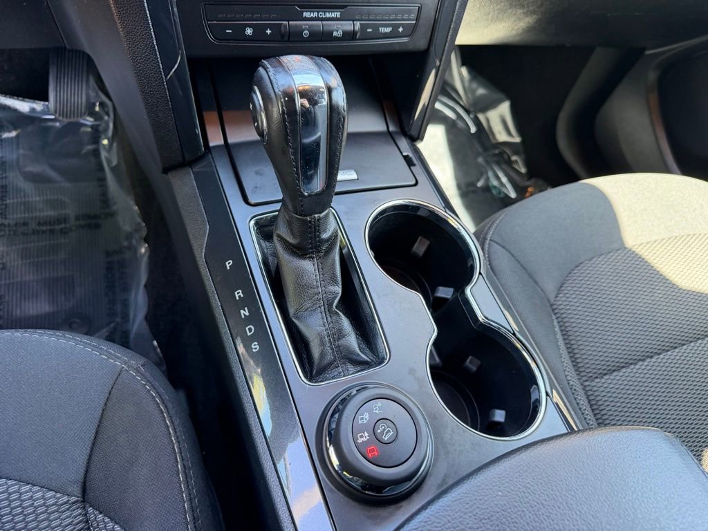 Used 2018 Ford Explorer XLT AWD/4WD image 25