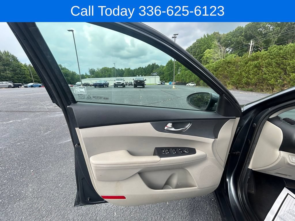 Used 2021 Kia Forte LXS FWD image 18