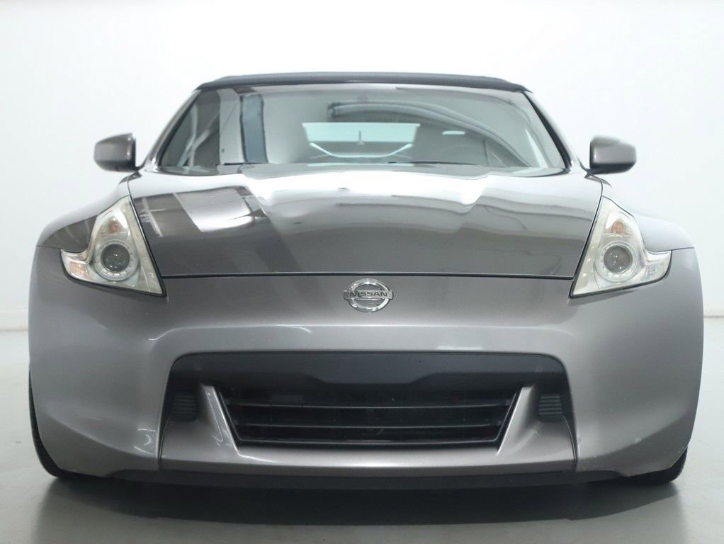Used 2010 Nissan 370Z Roadster RWD image 7