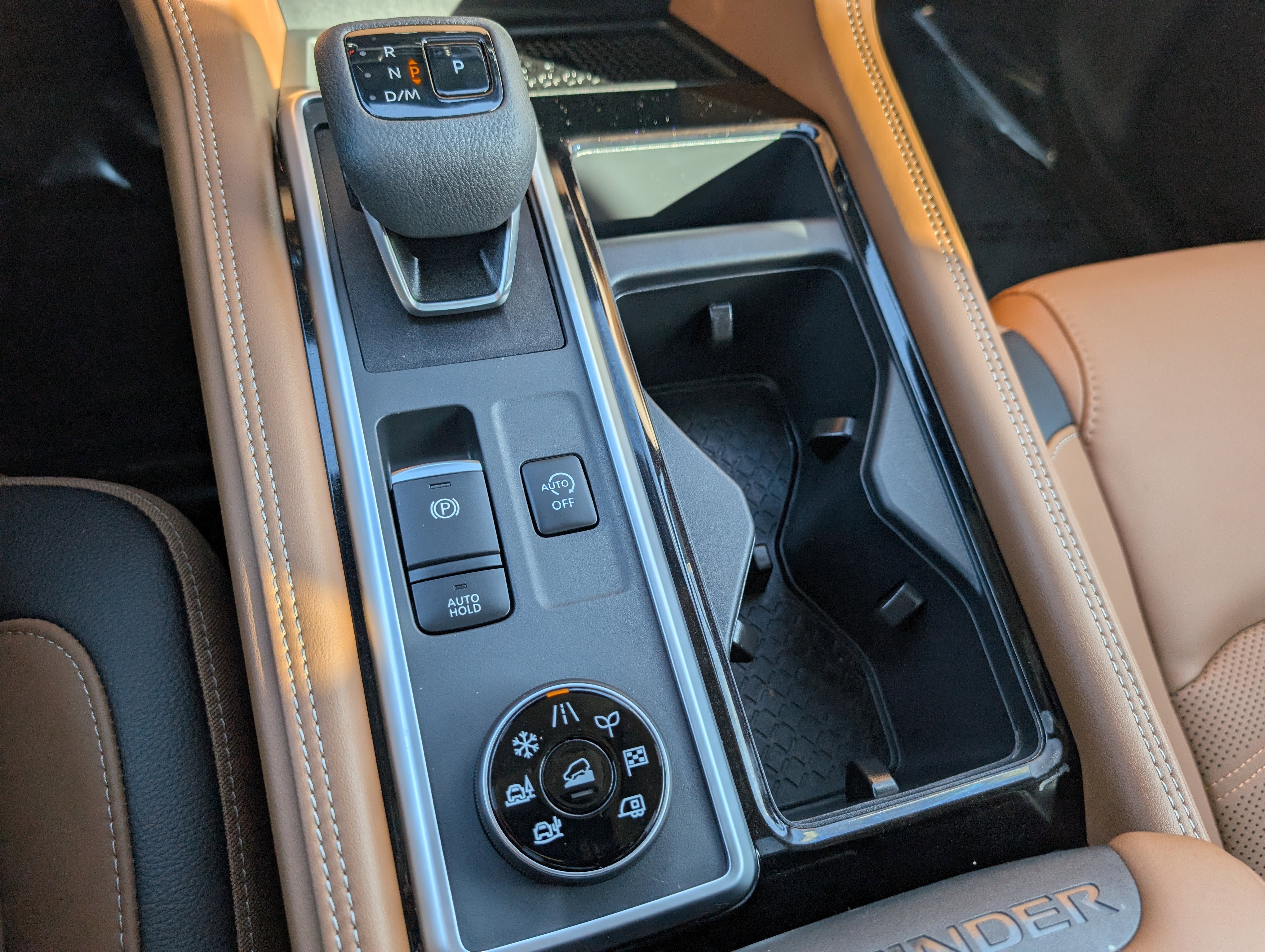 Used 2025 Nissan Pathfinder Platinum image 29