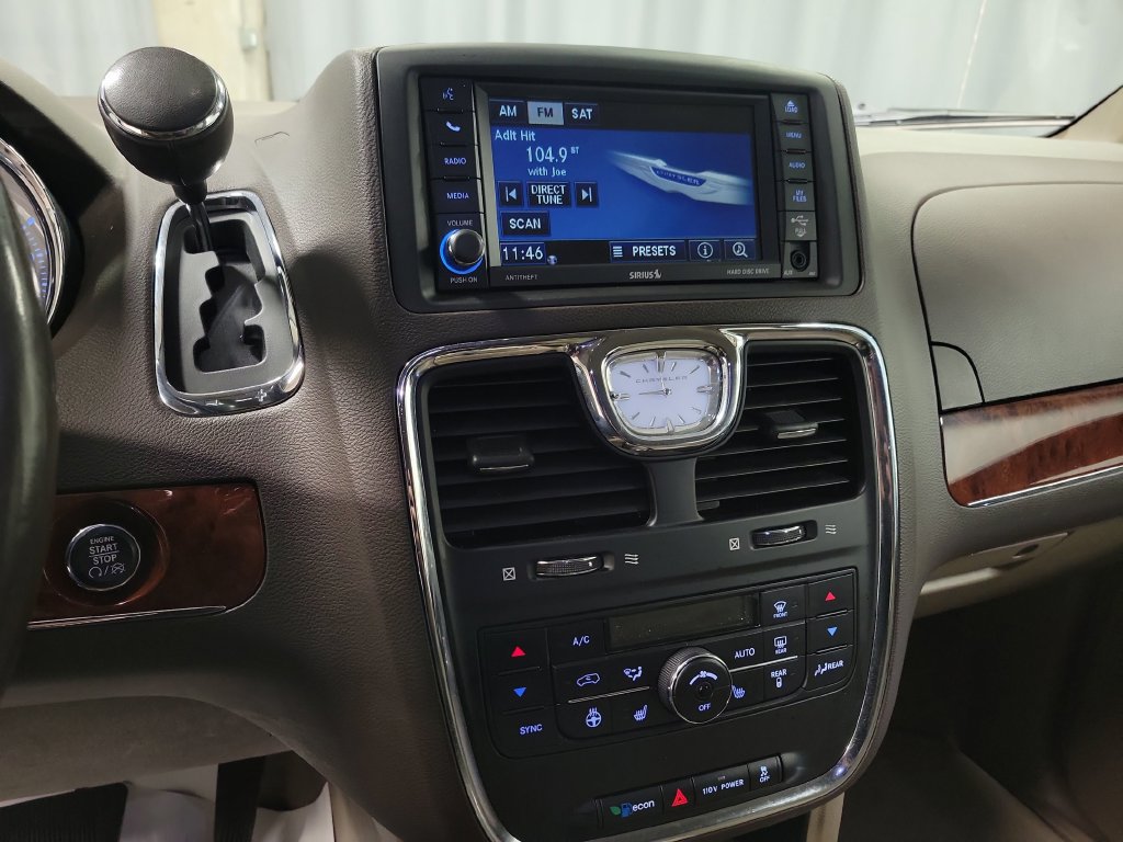 Used 2012 Chrysler Town & Country Touring-L w/ Driver Convenience Group FWD image 18