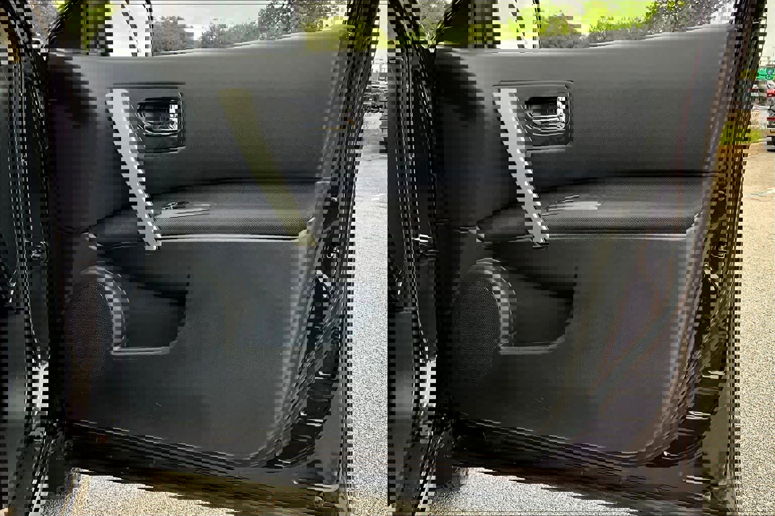 Used 2011 Nissan Rogue SV w/ Premium Pkg image 22