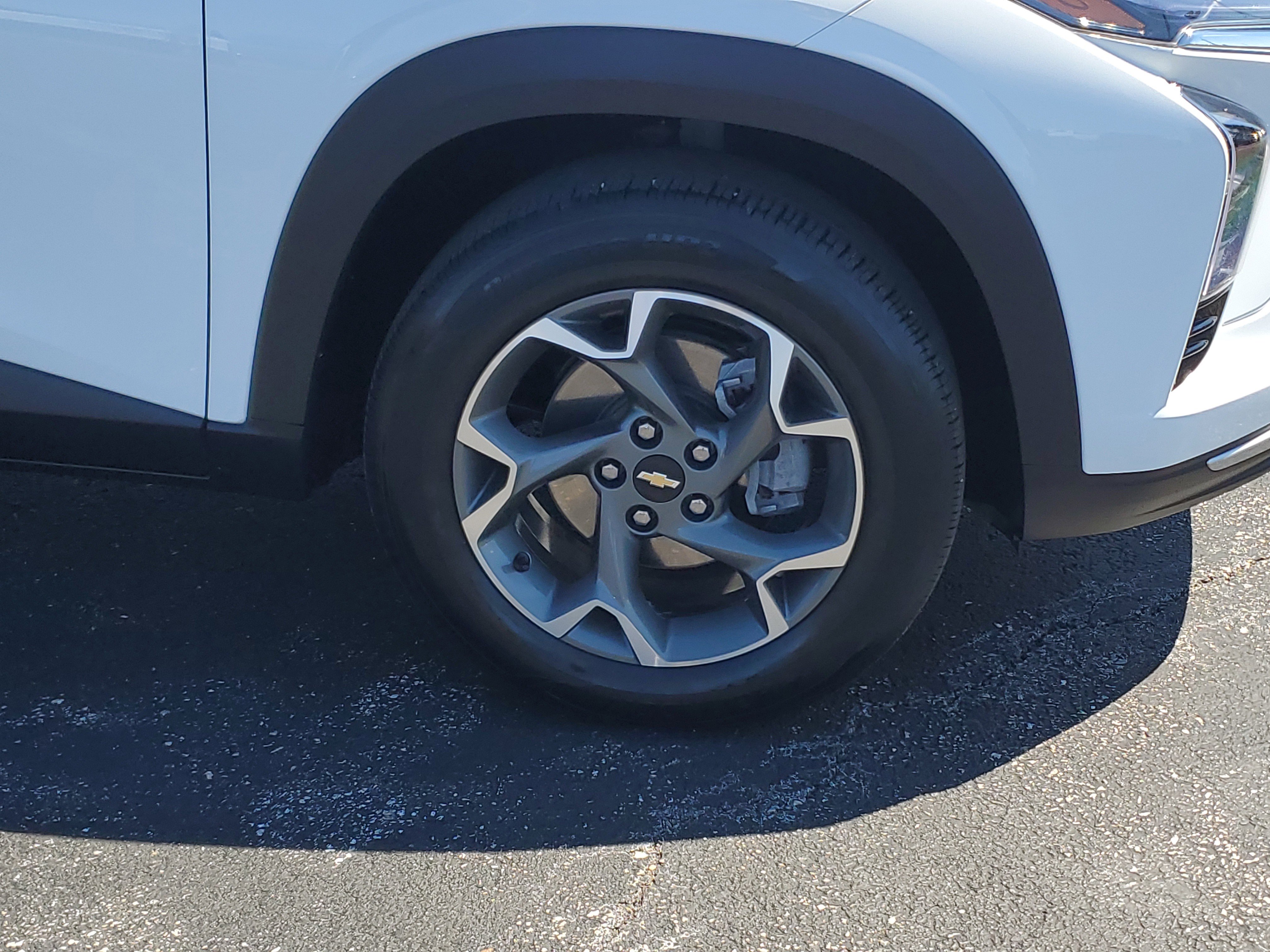 Used 2024 Chevrolet Trax LT w/ Driver Confidence Package FWD image 5