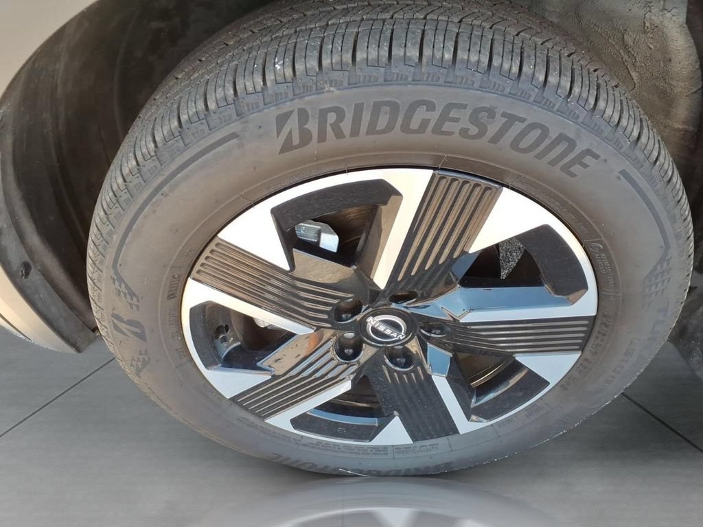 Used 2025 Nissan Kicks SV AWD/4WD image 9
