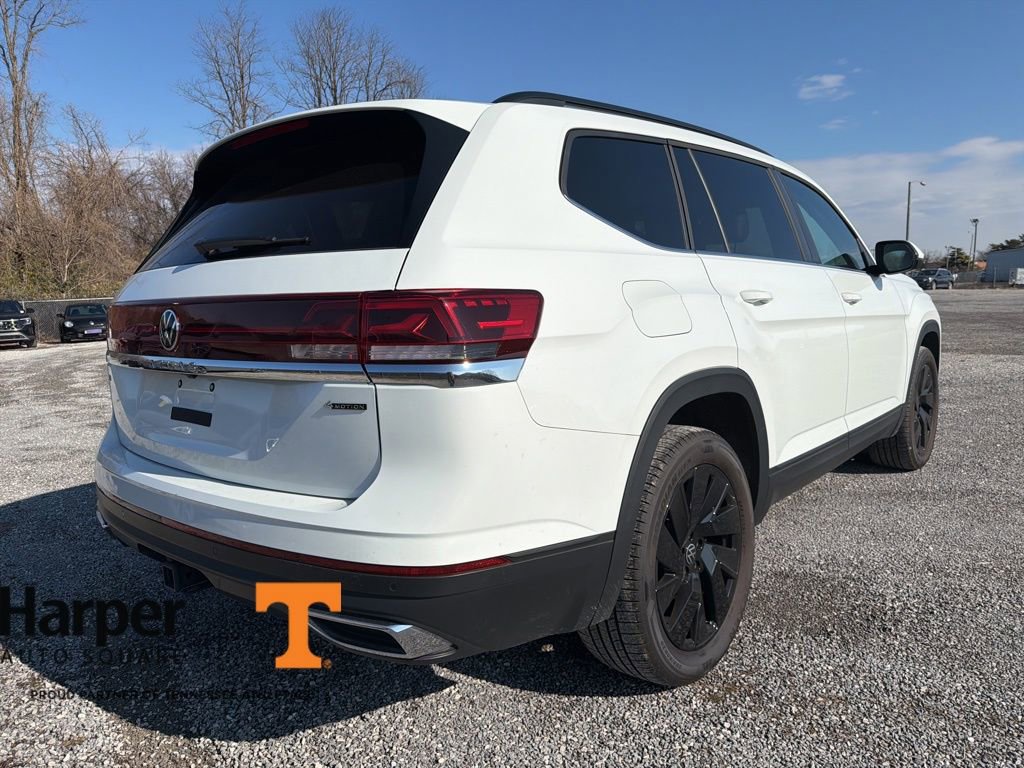 Used 2024 Volkswagen Atlas SE w/ Black Wheel Package image 5