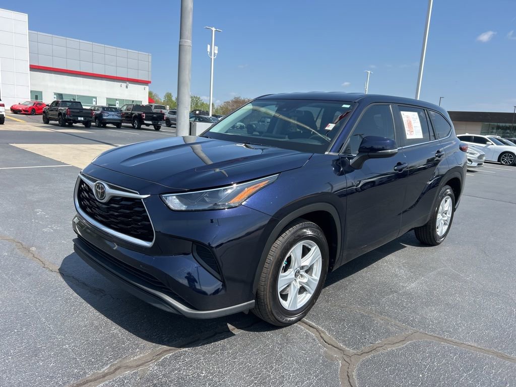 Used 2023 Toyota Highlander L image 1