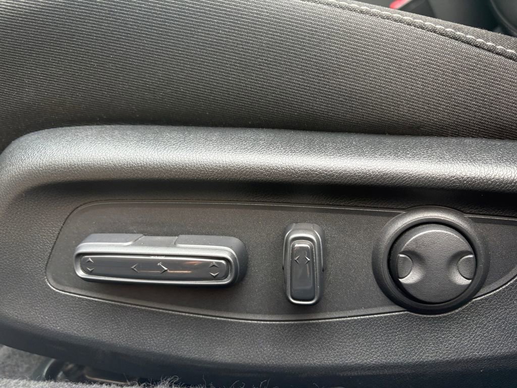 Used 2025 Honda Accord SE image 13